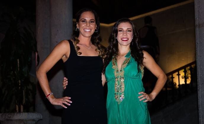 Mandatory Credit: Photo by Rob Prange Shutterstock (12594745bs) Giuliana Olmos of Mexico & Sharon Fichman of Canada during the iconic photo shoot ahead of ceremony of the 2021 Akron WTA, Tennis Damen Finals Guadalajara WTA tennis tournament 2021 Akron WTA Finals Guadalajara Monday Draw - 08 Nov 2021 2021 Akron WTA Finals Guadalajara Monday Draw - 08 Nov 2021  Copyright: xRobxPrange Shutterstockx 12594745bs
