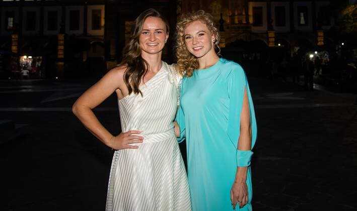 Mandatory Credit: Photo by Rob Prange Shutterstock (12594745ci) Barbora Krejcikova & Katerina Siniakova of the Czech Republic during the iconic photo shoot ahead of ceremony of the 2021 Akron WTA, Tennis Damen Finals Guadalajara WTA tennis tournament 2021 Akron WTA Finals Guadalajara Monday Draw - 08 Nov 2021 2021 Akron WTA Finals Guadalajara Monday Draw - 08 Nov 2021  Copyright: xRobxPrange Shutterstockx 12594745ci
