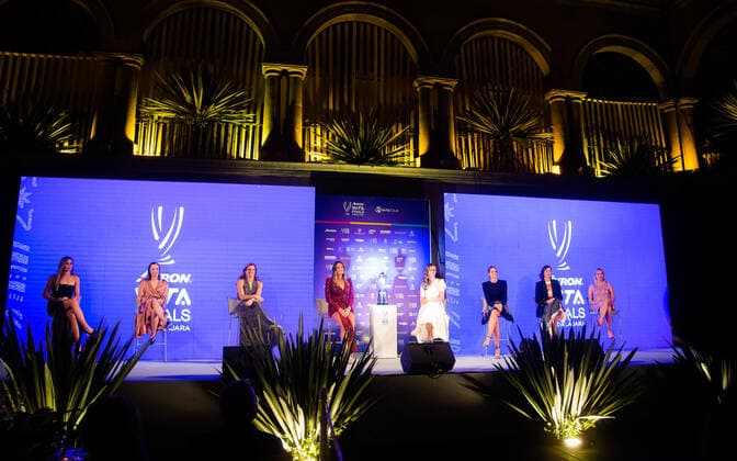 November 8, 2021, GUADALAJARA, MEXICO: Anett Kontaveit of Estonia, Garbine Muguruza of Spain, Maria Sakkari of Greece, Aryna Sabalenka of Belarus, Barbora Krejcikova of the Czech Republic, Karolina Pliskova of the Czech Republic, Iga Swiatek of Poland & Paula Badosa of Spain pose for the iconic photo ahead of the draw ceremony of the 2021 Akron WTA, Tennis Damen Finals Guadalajara WTA tennis tournament GUADALAJARA MEXICO - ZUMAa181 20211108_zaa_a181_092 Copyright: xRobxPrangex