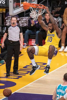 November 8, 2021, Los Angeles, California, USA: DeAndre Jordan 10 of the Los Angeles Lakers dunks the ball during their regular season NBA, Basketball Herren, USA game with the Charlotte Hornets on Monday November 8, 2021 at the Staples Center in Los Angeles, California. Lakers defeat Hornets, 126-123. PI Los Angeles USA - ZUMAp124 20211108_zaa_p124_019 Copyright: xJAVIERxROJASx
