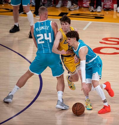 November 8, 2021, Los Angeles, California, USA: Austin Reaves 15 of the Los Angeles Lakers is blocked by Mason Plumlee 24 of the Charlotte Hornets as LaMelo Ball 2 drives past him during their regular season NBA, Basketball Herren, USA game on Monday November 8, 2021 at the Staples Center in Los Angeles, California. Lakers defeat Hornets, 126-123. PI Los Angeles USA - ZUMAp124 20211108_zaa_p124_046 Copyright: xJAVIERxROJASx