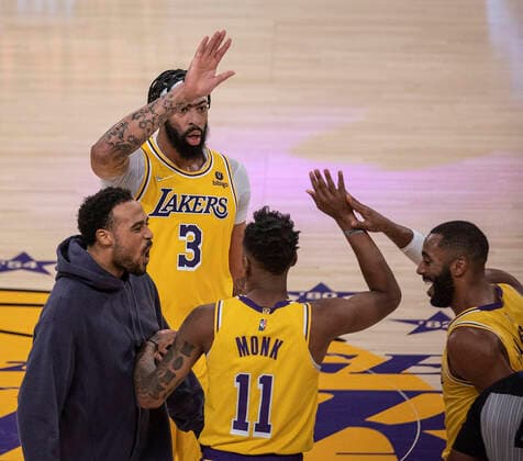 November 8, 2021, Los Angeles, California, USA: Anthony Davis 3 of the Los Angeles Lakers celebrates with teammates during their regular season NBA, Basketball Herren, USA game with the Charlotte Hornets on Monday November 8, 2021 at the Staples Center in Los Angeles, California. Lakers defeat Hornets, 126-123. PI Los Angeles USA - ZUMAp124 20211108_zaa_p124_055 Copyright: xJAVIERxROJASx
