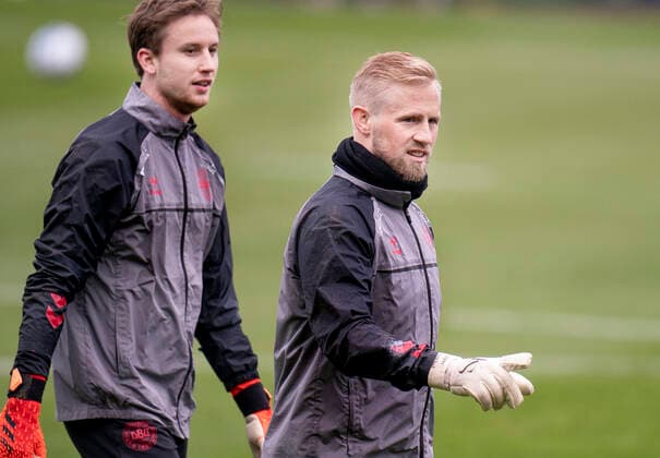 Kasper Schmeichel and Frederik Roennow during the national teams training in Helsingoer, Tuesday 9 November 2021, Copenhagen Denmark  Copyright: Ritzau Scanpix LiselottexSabroex COP102 spdk20211109-125812-L