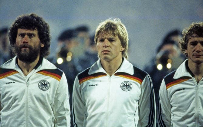 17.02.82 DFB Deutschland - Portugal Deutschland, Hannover, 17.12.1982, Fussball, DFB Deutschland - Portugal (3:1): v.l. Paul Breitner, Bernd Förster, Wolfgang Dremmler (alle Deutschland). *** 17 02 82 DFB Germany Portugal Germany, Hannover, 17 12 1982, Football, DFB Germany Portugal 3 1 f l Paul Breitner, Bernd Förster, Wolfgang Dremmler all Germany