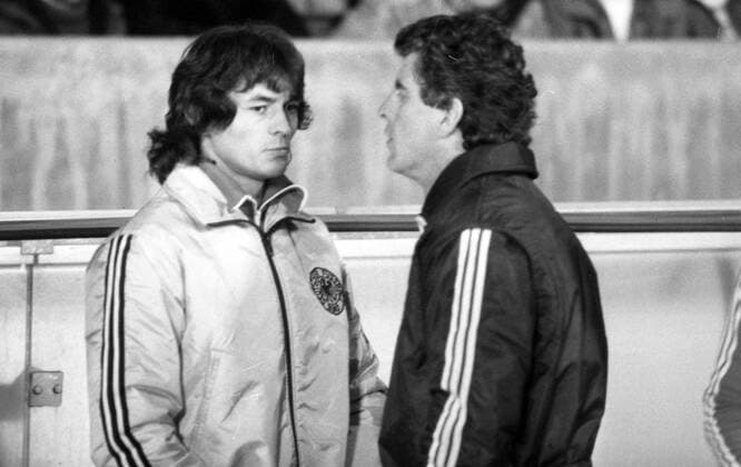 25.10.78 Abschiedsspiel Hannes Löhr und Wolfgang Weber Deutschland, Köln, 25.10.1978, Fussball, Bundesliga, Abschiedsspiel Hannes Löhr und Wolfgang Weber, 1. FC Köln - Deutsche Fussball Nationalmannschaft: v.l. Bernd Martin (Deutschland), Erich Ribbeck (Co-Trainer Deutschland). *** 25 10 78 Farewell match Hannes Löhr and Wolfgang Weber Germany, Cologne, 25 10 1978, Football, Bundesliga, Farewell match Hannes Löhr and Wolfgang Weber, 1 FC Cologne German National Football Team v l Bernd Martin Germany , Erich Ribbeck Co Trainer Germany