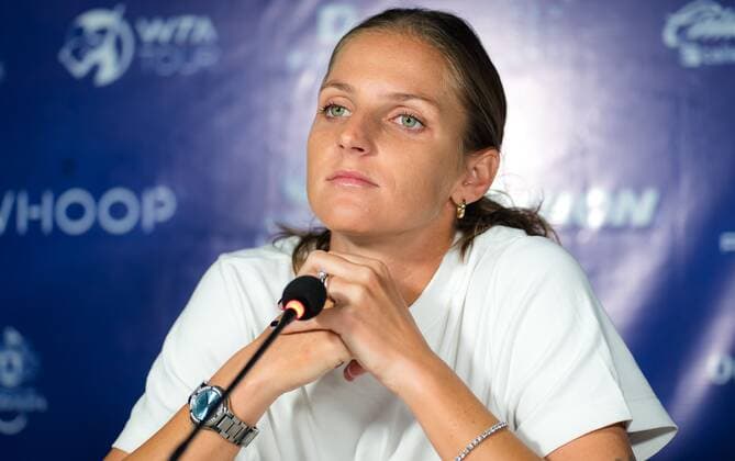 Sport Bilder des Tages Mandatory Credit: Photo by Rob Prange Shutterstock (12595799az) Karolina Pliskova of the Czech Republic talks to the media during Media Day at the 2021 Akron WTA, Tennis Damen Finals Guadalajara WTA tennis tournament 2021 Akron WTA Finals Guadalajara Tuesday Media Day - 09 Nov 2021 2021 Akron WTA Finals Guadalajara Tuesday Media Day - 09 Nov 2021  Copyright: xRobxPrange Shutterstockx 12595799az