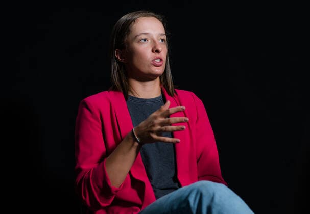Mandatory Credit: Photo by Rob Prange Shutterstock (12595799bd) Iga Swiatek of Poland talks to the media during Media Day at the 2021 Akron WTA, Tennis Damen Finals Guadalajara WTA tennis tournament 2021 Akron WTA Finals Guadalajara Tuesday Media Day - 09 Nov 2021 2021 Akron WTA Finals Guadalajara Tuesday Media Day - 09 Nov 2021  Copyright: xRobxPrange Shutterstockx 12595799bd