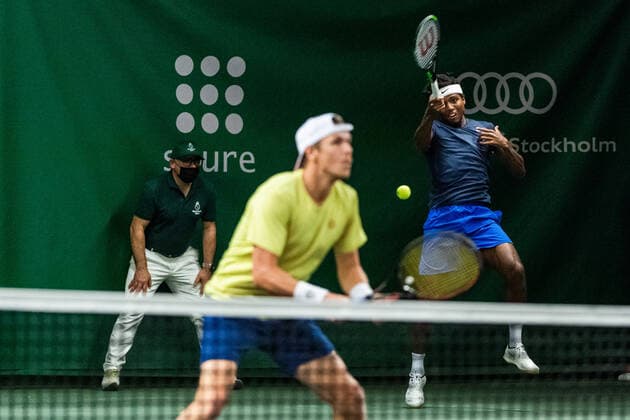 211109 Markus Eriksson and Elias Ymer of Sweden compete in men s first round Singles match during Stockholm Open on November 9, 2021 in Stockholm Photo Emma Wallskog BILDBYRAN COP 320 EW0029 tennis stockholm open day 3 bbeng sweden sverige,  Copyright: EMMAxWALLSKOG BB211109BB457