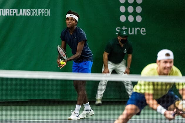211109 Elias Ymer and Markus Eriksson of Sweden compete in men s first round Singles match during Stockholm Open on November 9, 2021 in Stockholm Photo Emma Wallskog BILDBYRAN COP 320 EW0029 tennis stockholm open day 3 bbeng sweden sverige,  Copyright: EMMAxWALLSKOG BB211109BB458