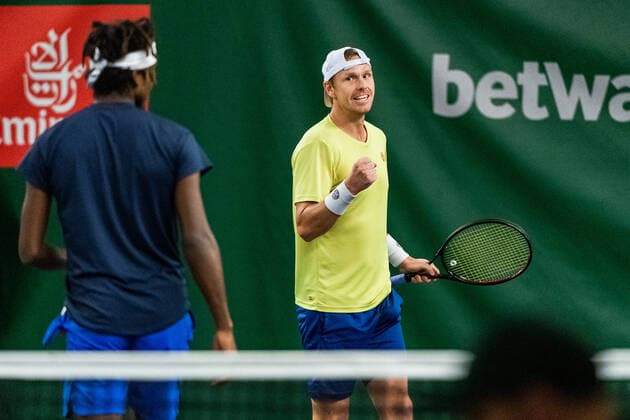 211109 Elias Ymer and Markus Eriksson of Sweden celebrate after competing in men s first round Singles match during Stockholm Open on November 9, 2021 in Stockholm Photo Emma Wallskog BILDBYRAN COP 320 EW0029 tennis stockholm open day 3 bbeng sweden sverige jubel,  Copyright: EMMAxWALLSKOG BB211109BB460