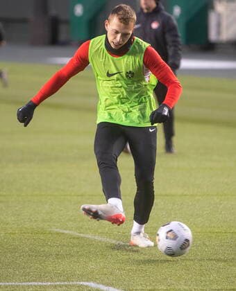 November 9, 2021, EDMONTON, AB, CANADA: Team Canada s Alistair Johnston takes part in a practice session in Edmonton on Tuesday November 9, 2021. Canada takes on Costa Rica in their World Cup qualifying match on Friday. Alistair Johnston  - ZUMAc35_ 20211109_zaf_c35_052 Copyright: xJasonxFransonx