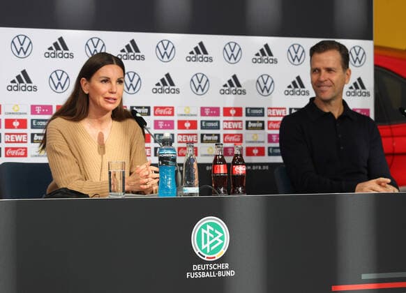 Germany vs Lichtenstein, World Cup Quali, Preliminary reports Wolfsburg, 10 11 2021, World Cup qualifier Germany vs Lichtenstein, German national football team, Press conference for the award ceremony of the Robert Enke Foundation, Teresa Enke and team manager Oliver Bierhoff during the press conference Wolfsburg
