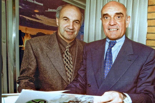 Trainer Franz Gerber und Präsident Martin Kind von Han.96. am 21.04.1999. *** Coach Franz Gerber and president Martin Kind of Han 96 on 21 04 1999