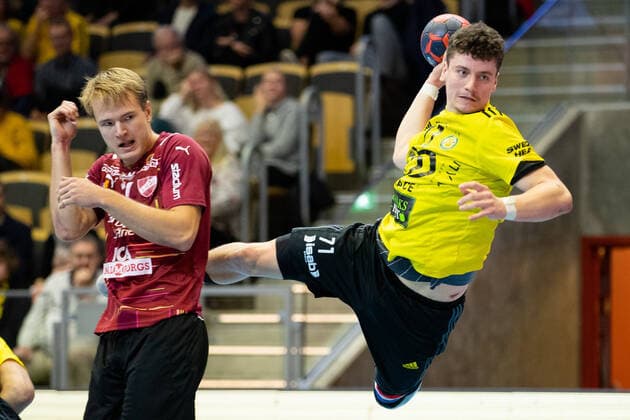 211110 Sävehofs Elias Ellefsen Ã Skipagotu during the handball match in the Handball League between Sävehof and Lugi on 10 November 2021 in Partille,  Copyright: MICHAELxERICHSEN BB211110MI036