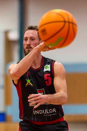 Pass by Chase Griffin 5, Artland Dragons GER, Basketball, Barmer 2 Bundesliga Pro A, Matchday 9, WiHa Panthers Villingen Schwenningen vs Quakenbrueck Artland Dragons, 10 11 2021, GER, Basketball, Barmer 2 Bundesliga Pro A, Matchday 9, WiHa Panthers Villingen Schwenningen vs Quakenbrueck Artland Dragons, 10 11 2021, Villingen Schwenningen Copyright: xEibner-Pressefotox EP_FWF