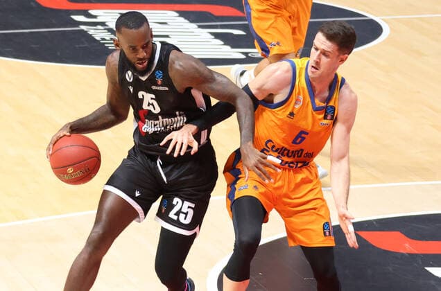 Jakarr Sampson (Segafredo Virtus Bologna) (L) thwarted by Xabi Lopez-Arostegui (Valencia Basket Club) during the Eurocup tournament match Segafredo Virtus Bologna Vs. Valencia Basket club at the Paladozza sports palace - Bologna, Nobember 10, 2021  Copyright: xMichelexNuccix xIPAx xx 0