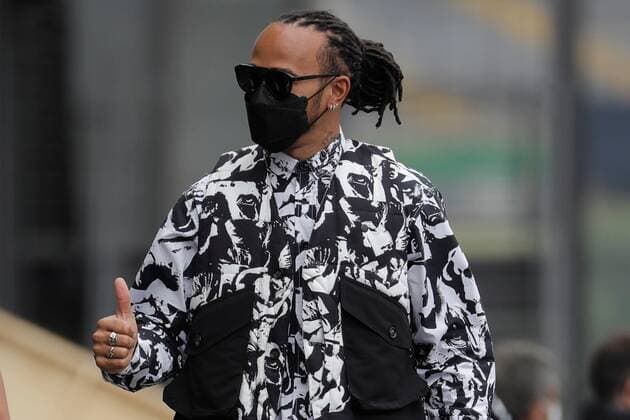Sport Bilder des Tages British Lewis Hamilton of Mercedes arrives at Jose Carlos Pace race car in Sao Paulo, Brazil, 11 November 2021. El Gran Premio de Fórmula Uno de Brasil se realizará este 14 de noviembre de 2021. The BrazilGrand Prix of Formula One will take place on 14 November. Brazil Grand Prix of Formula One !ACHTUNG: NUR REDAKTIONELLE NUTZUNG!  Copyright: xANTONIOxLACERDAx AMDEP2521 20211111-70d9bf64a32c7891147767c3c8befce62140d689
