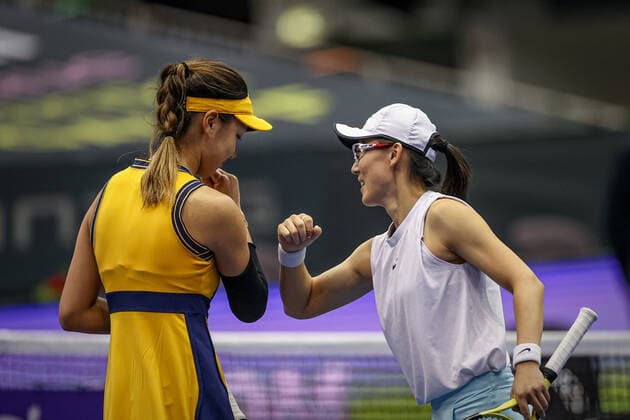TENNIS - WTA, Tennis Damen Upper Austria Ladies Linz LINZ,AUSTRIA,11.NOV.21 - TENNIS - WTA Tour, Upper Austria Ladies Linz. Image shows the rejoicing of Xinyu Wang (CHN) and Saisai Zheng (CHN).  GEPAxpictures xManfredxBinder