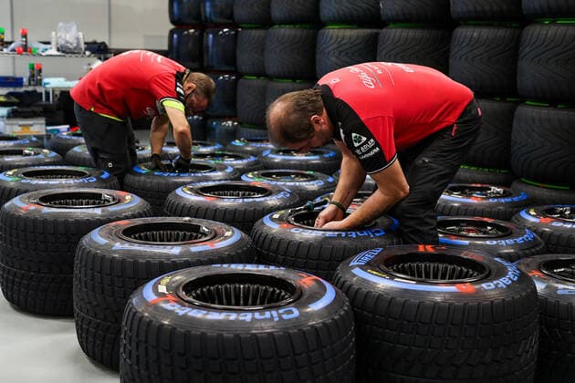 Alfa Romeo Racing ORLEN Team, ambiance Pirelli tyres during the Formula 1 Heineken Grande Premio De Sao Paulo 2021, Sao Paulo Grand Prix, 19th round of the 2021 FIA Formula One World Championship, WM, Weltmeisterschaft from November 12 to 14, 2021 on the Interlagos Circuit, in Sao Paulo, Brazil - F1 - SAO PAULO GRAND PRIX 2021 DPPI Panoramic  20211111_GOODEN_FG0D1614