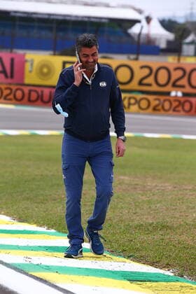 FORMULA 1 HEINEKEN GRANDE PREMIO DO BRASIL 2021 11 11 2021, Autodromo Jose Carlos Pace, Interlagos, FORMULA 1 HEINEKEN GRANDE PREMIO DO BRASIL 2021 , pictured FIA Race Director Michael Masi walks the track at Interlagos with track officials. nordphotoxGmbHx xBratic nph00250