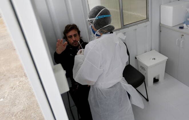 FORMULA 1 HEINEKEN GRANDE PREMIO DO BRASIL 2021 11 11 2021, Autodromo Jose Carlos Pace, Interlagos, FORMULA 1 HEINEKEN GRANDE PREMIO DO BRASIL 2021 , pictured Fernando Alonso ESP , Alpine F1 Team at the mandatory PCR test and does not want to be disturbed. nordphotoxGmbHx xBratic nph00250