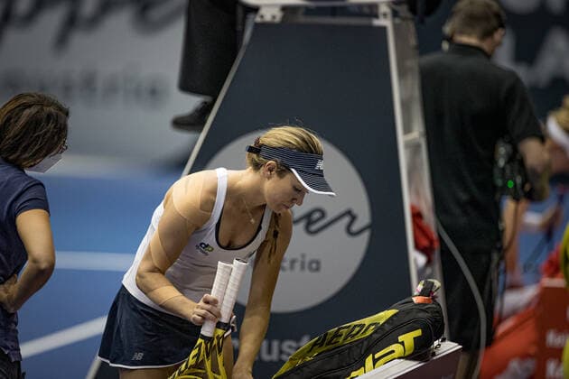 TENNIS - WTA, Tennis Damen Upper Austria Ladies Linz LINZ,AUSTRIA,11.NOV.21 - TENNIS - WTA Tour, Upper Austria Ladies Linz. Image shows the disappointment of Danielle Collins (USA). Keywords: injury.  GEPAxpictures xManfredxBinder