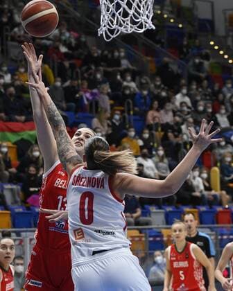 Basketball, Damen EM Quali, Tschechien - Belarus Maryia Papova of Belarus, left, and Renata Brezinova of Czech Republic in action during the women’s basketball group I qualification game for 2023 European Championship, EM, Europameisterschaft Czech Republic vs Belarus in Prague, Czech Republic, November 11, 2021. (CTKxPhoto MichalxKrumphanzl) CTKPhotoP2021111109715 