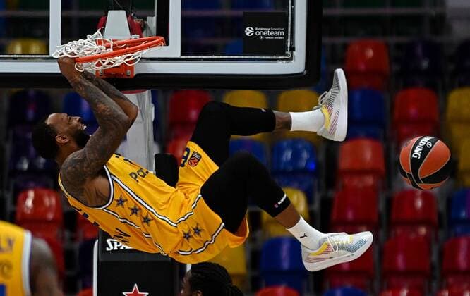 Russia Basketball Euroleague CSKA - Maccabi 6694105 11.11.2021 Maccabi s Derrick Williams scores a ball during the Euroleague basketball match between CSKA Moscow and Maccabi Tel-Aviv, in Moscow, Russia. Alexey Filippov Sputnik Moscow Russia  Copyright: xAlexeyxFilippovx