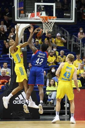 DEU, EUROLEAGUE , ALBA vs ANADOLU EFES ISTANBUL, 11 11 2021, Mercedes Benz Arena, Berlin, DEU, EUROLEAGUE , ALBA vs ANADOLU EFES ISTANBUL, in picture Louis Olinde ALBA Berlin 19 , Luke Sikma ALBA Berlin 43 , Bryant Dunston Anadolu Efes Istanbul 42 nordphotoxGmbHx xEngler nph00076
