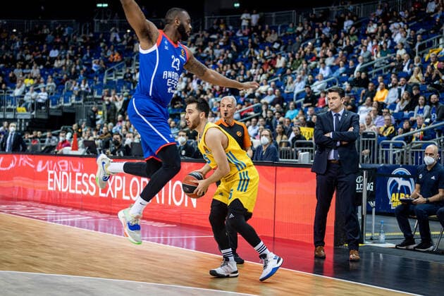 Basketball Berlin 11 11 2021 Season 2021 2022 EuroLeague Regular Season Alba Berlin Anadolu Efes Istanbul Tamir Blatt Alba Berlin, No 45 James Anderson Efes, No 23