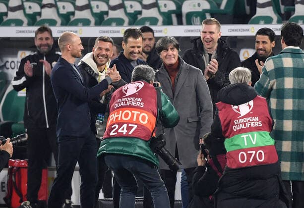 Bilder des Jahres 2021, Sport 11 November Sport Themen der Woche KW45 Sport Bilder des Tages Fußball, WM Quali, Verabschiedung von Joachim Löw Offizielle Verabschiedung von Ex Bundestrainer Joachim Löw, Jogi Löw 11.11.2021, Fussball UEFA WM Qualifikation, Europa, 2021 22, 9. Spieltag, Deutschland - Liechtenstein Foto: Maik Hölter TEAM2sportphoto Wolfsburg Niedersachsen Deutschland *** Official farewell to former national coach Joachim Löw, Jogi Löw 11 11 2021, football UEFA World Cup qualifiers, Europe, 2021 22, matchday 9, Germany Liechtenstein photo Maik Hölter TEAM2sportphoto Wolfsburg Lower Saxony Germany. Team2