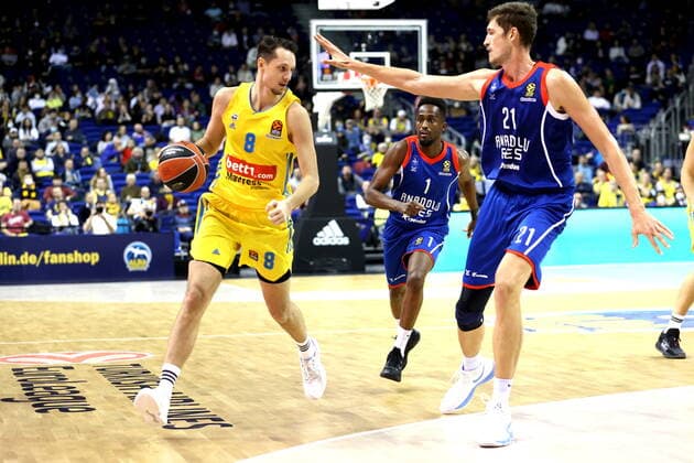 DEU, EUROLEAGUE , ALBA vs ANADOLU EFES ISTANBUL, 11 11 2021, Mercedes Benz Arena, Berlin, DEU, EUROLEAGUE , ALBA vs ANADOLU EFES ISTANBUL, in picture Marcus Eriksson ALBA Berlin 8 , Tibor Pleiss Anadolu Efes Istanbul 21 nordphotoxGmbHx xEngler nph00076