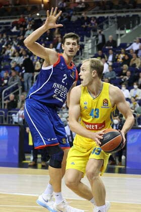 DEU, EUROLEAGUE , ALBA vs ANADOLU EFES ISTANBUL, 11 11 2021, Mercedes Benz Arena, Berlin, DEU, EUROLEAGUE , ALBA vs ANADOLU EFES ISTANBUL, in picture Luke Sikma ALBA Berlin 43 , Tibor Pleiss Anadolu Efes Istanbul 21 nordphotoxGmbHx xEngler nph00076