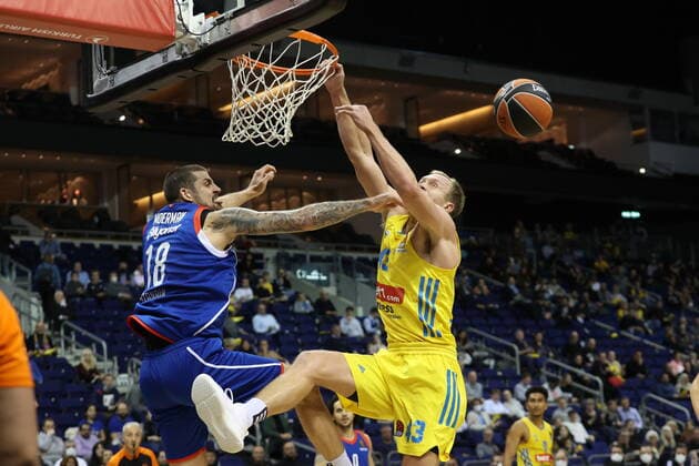 DEU, EUROLEAGUE , ALBA vs ANADOLU EFES ISTANBUL, 11 11 2021, Mercedes Benz Arena, Berlin, DEU, EUROLEAGUE , ALBA vs ANADOLU EFES ISTANBUL, in picture Luke Sikma ALBA Berlin 43 , Adrien Moerman Anadolu Efes Istanbul 18 nordphotoxGmbHx xEngler nph00076