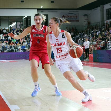 Basketball, Damen EM Quali, Polen - Albanien 11.11.2021 GNIEZNO, KOSZYKOWKA KOBIET (BSKETBALL WOMEN ), KWALIFIKACJE FIVB EUROBASKET 2023 KOBIET (FIVB WOMEN S EUROBASKET 2023 QUALIFIERS ) MECZ POLSKA - ALBANIA NZ (L) OMELA LALAJ , (R) WERONIKA GAJDA FOTO JAKUB PIASECKI CYFRASPORT NEWSPIX.PL --- Newspix.pl  20211111CSJP3021