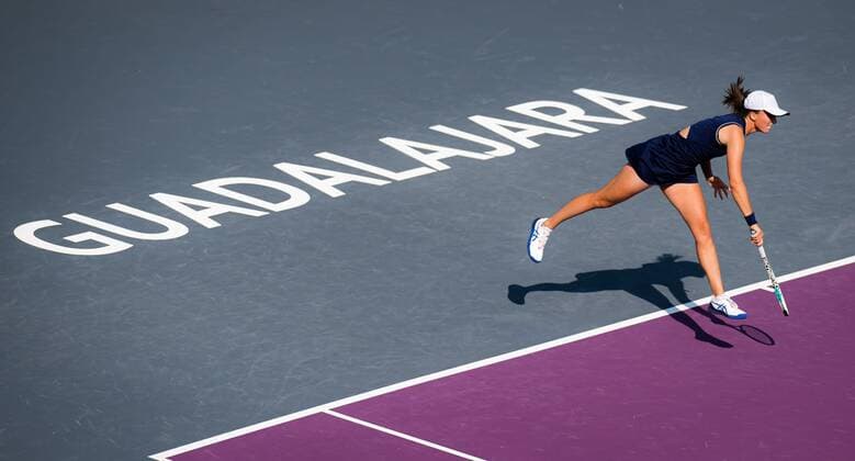 Mandatory Credit: Photo by Rob Prange Shutterstock (12596804g) Iga Swiatek of Poland in action during the first round-robin match at the 2021 Akron WTA, Tennis Damen Finals Guadalajara WTA tennis tournament Akron WTA Finals, Day 2, Tennis, Panamerican Tennis Center Guadalajara, Mexico - 11 Nov 2021 Akron WTA Finals, Day 2, Tennis, Panamerican Tennis Center Guadalajara, Mexico - 11 Nov 2021  Copyright: xRobxPrange Shutterstockx 12596804g
