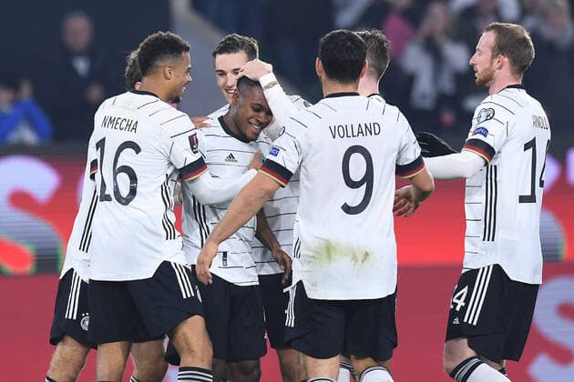 Bilder des Jahres 2021, Sport 11 November Sport Themen der Woche KW45 Sport Bilder des Tages Sport Bilder des Tages Fußball Länderspiel Deutschland - Liechtenstein am 11.11.2021 in der Volkswagen Arena in Wolfsburg Torjubel zum 7:0 durch Ridle Baku ( Deutschland ) DFB regulations prohibit any use of photographs as image sequences and or quasi-video. *** Football international match Germany Liechtenstein on 11 11 2021 at Volkswagen Arena in Wolfsburg Goal celebration for 7 0 by Ridle Baku Germany DFB regulations prohibit any use of photographs as image sequences and or quasi video xRx