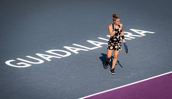 November 11, 2021, GUADALAJARA, MEXICO: Maria Sakkari of Greece in action during the first round-robin match at the 2021 Akron WTA, Tennis Damen Finals Guadalajara WTA tennis tournament against Iga Swiatek of Poland GUADALAJARA MEXICO - ZUMAa181 20211111_zaa_a181_027 Copyright: xRobxPrangex