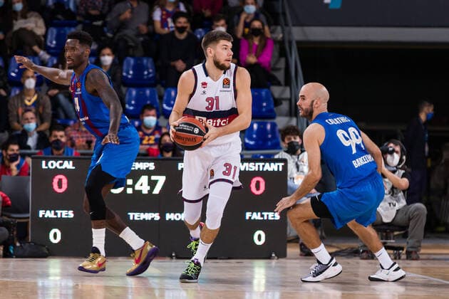 November 11, 2021, Barcelona, Barcelona, Spain: Rokas Giedraitis of Bitci Baskonia in action during the Turkish Airlines EuroLeague match between FC Barcelona, Barca and Bitci Baskonia at Palau Blaugrana on November 11, 2021 in Barcelona, Spain. Barcelona Spain - ZUMAa181 20211111_zaa_a181_029 Copyright: xJavierxBorregox