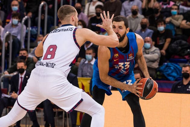 November 11, 2021, Barcelona, Barcelona, Spain: Nikola Mirotic of FC Barcelona, Barca in action against Tadas Sedekerskis of Bitci Baskonia during the Turkish Airlines EuroLeague match between FC Barcelona and Bitci Baskonia at Palau Blaugrana on November 11, 2021 in Barcelona, Spain. Barcelona Spain - ZUMAa181 20211111_zaa_a181_033 Copyright: xJavierxBorregox