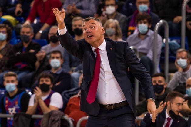 November 11, 2021, Barcelona, Barcelona, Spain: Sarunas Jasikevicius, Head coach of FC Barcelona, Barca gestures during the Turkish Airlines EuroLeague match between FC Barcelona and Bitci Baskonia at Palau Blaugrana on November 11, 2021 in Barcelona, Spain. Barcelona Spain - ZUMAa181 20211111_zaa_a181_036 Copyright: xJavierxBorregox