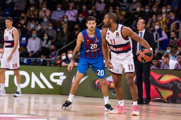 November 11, 2021, Barcelona, Barcelona, Spain: Jayson Grenger of Bitci Baskonia in action against Nico Laprovittola of FC Barcelona, Barca during the Turkish Airlines EuroLeague match between FC Barcelona and Bitci Baskonia at Palau Blaugrana on November 11, 2021 in Barcelona, Spain. Barcelona Spain - ZUMAa181 20211111_zaa_a181_039 Copyright: xJavierxBorregox