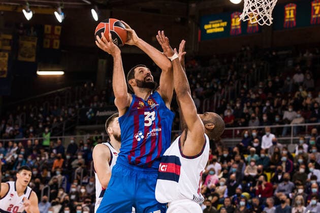 November 11, 2021, Barcelona, Barcelona, Spain: Nikola Mirotic of FC Barcelona, Barca in action against Jayson Grenger of Bitci Baskonia during the Turkish Airlines EuroLeague match between FC Barcelona and Bitci Baskonia at Palau Blaugrana on November 11, 2021 in Barcelona, Spain. Barcelona Spain - ZUMAa181 20211111_zaa_a181_040 Copyright: xJavierxBorregox