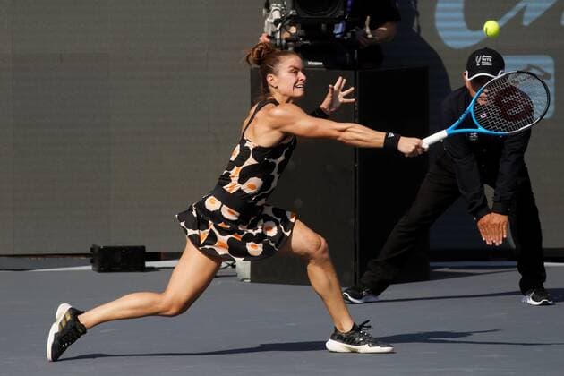 Maria Sakkari of Greece in action against Iga Swiatek of Poland, during a match at the AKRON WTA, Tennis Damen Finals tournament, in Guadalajara, Mexico, 11 November 2021. AKRON WTA Finals of Guadalajara !ACHTUNG: NUR REDAKTIONELLE NUTZUNG!  Copyright: xFranciscoxGuascox AME6457 20211111-6ae823fcb7a37d34179c1c3f1eb6acf57bacad46