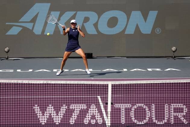 Iga Swiatek of Poland in action against Maria Sakkari of Greece, during a match at the AKRON WTA, Tennis Damen Finals tournament, in Guadalajara, Mexico, 11 November 2021. AKRON WTA Finals of Guadalajara !ACHTUNG: NUR REDAKTIONELLE NUTZUNG!  Copyright: xFranciscoxGuascox AME6468 20211111-bfc499fc55c15c6b91454e6f6875384dfc70ba2a