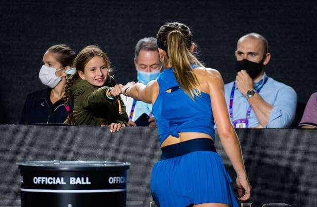 Mandatory Credit: Photo by Rob Prange Shutterstock (12596804di) Paula Badosa Fan in action during the first round robin match at the 2021 Akron WTA, Tennis Damen Finals Guadalajara WTA tennis tournament Akron WTA Finals, Day 2, Tennis, Panamerican Tennis Center Guadalajara, Mexico - 11 Nov 2021 Akron WTA Finals, Day 2, Tennis, Panamerican Tennis Center Guadalajara, Mexico - 11 Nov 2021  Copyright: xRobxPrange Shutterstockx 12596804di