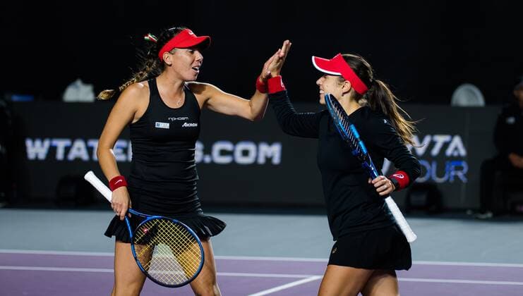 Mandatory Credit: Photo by Rob Prange Shutterstock (12596804eg) Giuliana Olmos of Mexico & Sharon Fichman of Canada in action during the first round robin doubles match at the 2021 Akron WTA, Tennis Damen Finals Guadalajara WTA tennis tournament Akron WTA Finals, Day 2, Tennis, Panamerican Tennis Center Guadalajara, Mexico - 11 Nov 2021 Akron WTA Finals, Day 2, Tennis, Panamerican Tennis Center Guadalajara, Mexico - 11 Nov 2021  Copyright: xRobxPrange Shutterstockx 12596804eg