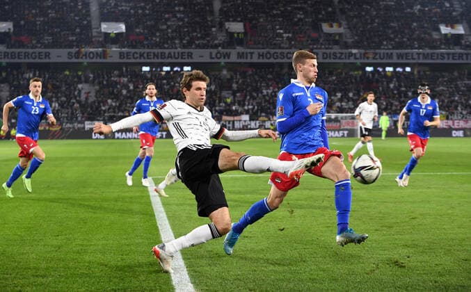 Football, men, 2021 22 season, World Cup qualifying group J, matchday 9 in Wolfsburg, Germany Liechtenstein, v l Thomas Müller Germany , Maximilian Göppel Liechtenstein , 11 11 2021, Copyright: xSebastianxRäppold MatthiasxKochx