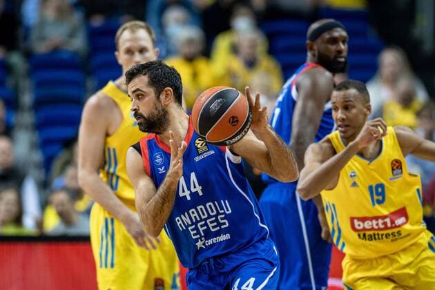 Basketball Berlin 11 11 2021 Season 2021 2022 EuroLeague Regular Season Alba Berlin Anadolu Efes Istanbul Krunoslav Simon Efes, No 44