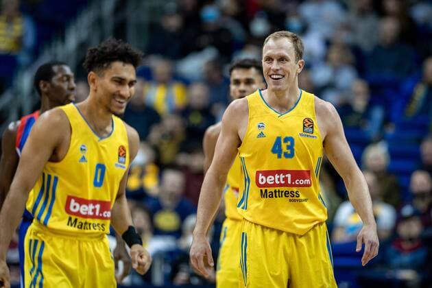 Basketball Berlin 11 11 2021 Season 2021 2022 EuroLeague Regular Season Alba Berlin Anadolu Efes Istanbul Luke Sikma Alba Berlin, No 43 Maodo Lo Alba Berlin, No 00
